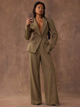Conjunto Elegante com Blazer Ajustado e Calça Reta