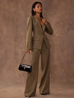 Conjunto Elegante com Blazer Ajustado e Calça Reta